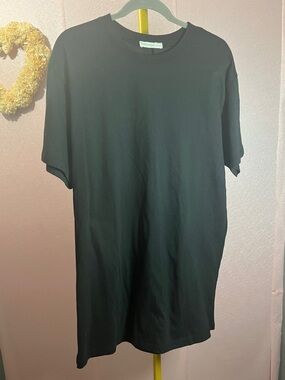 Zenana Outfitters Black Short Sleeve Crewneck Tee - Classic Fit- NWOT